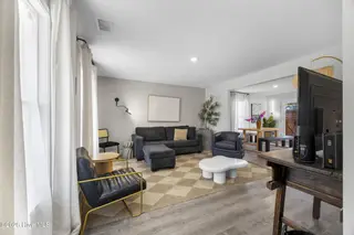 905 Walnut Street, Wilmington, NC 28401 – photo 9: 11_living room