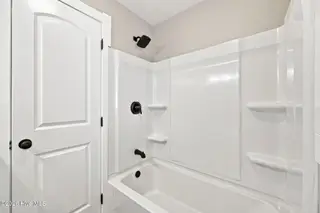 405 Greenview Drive N, Greenville, NC 27834 – photo 15: 23-web-or-mls-IMG_0038_edit