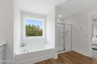 146 Ballantine Grove Lane, Newport, NC 28570 – photo 20: Primary ensuite
