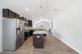 106 Heckathorne Drive, New Bern, NC 28560 — 3-bedroom home in West Crossroads, New Bern, NC, photo 7 of 33: Kitchen