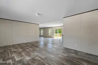 490 Orchard Lane SE, Bolivia, NC 28422 — 3-bedroom manufactured home in Vineyard Plantation, Bolivia, NC, photo 9 of 27: Huge Living room