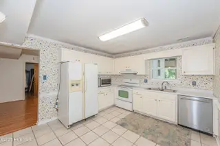 410 Regalwood Drive, Jacksonville, NC 28546 – photo 9: TR (21 of 81)