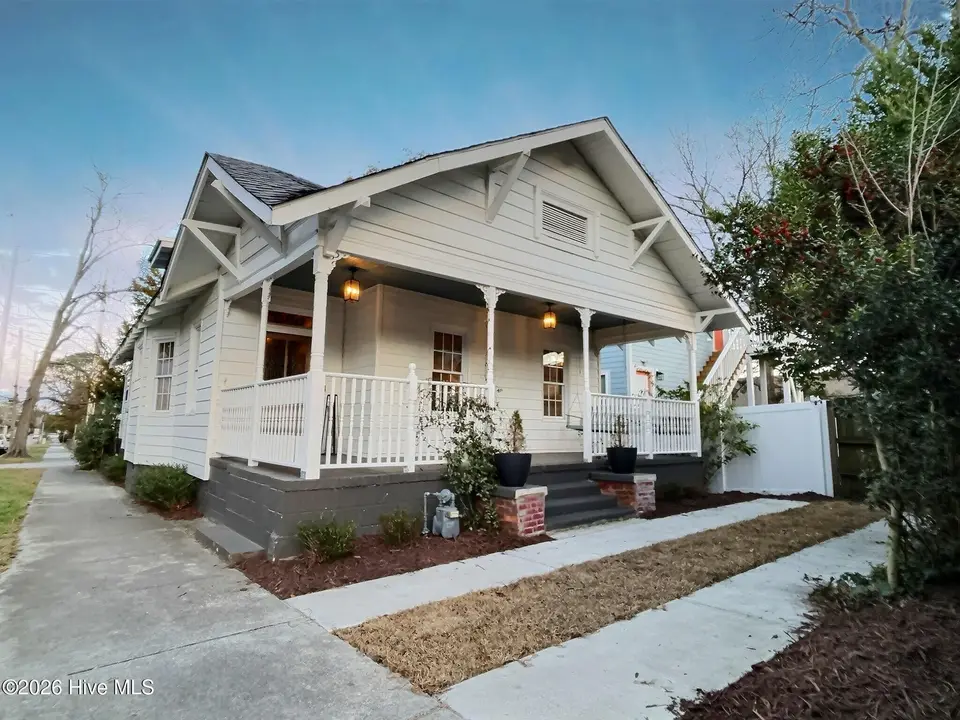 906 Dock Street, Wilmington, NC 28401 – photo 1 of 33: IMG_2395
