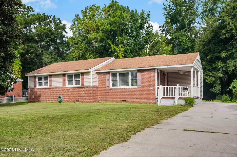 819 Barn Street, Jacksonville, NC 28540 – photo 1 of 47