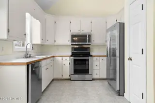 6574 Leigh Road, Rocky Mount, NC 27803 — 3-bedroom home in Williams Farm, Rocky Mount, NC, photo 18 of 30: Eat-In Kitchen