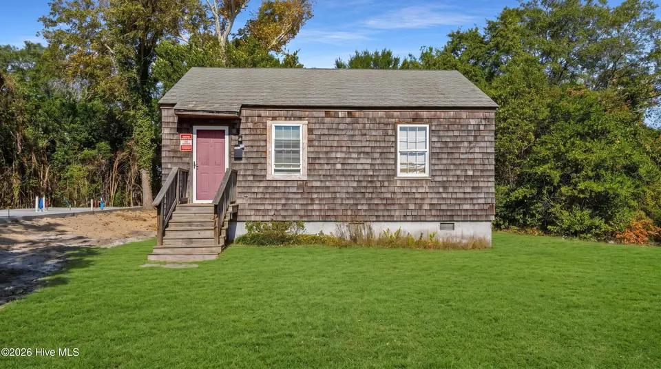 1015 Queen Street, Wilmington, NC 28401 – photo 1 of 9