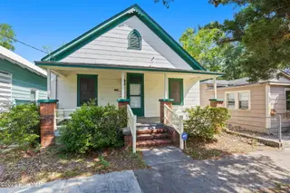 111 Meares Street, Wilmington, NC 28401 – photo 3: Front street view