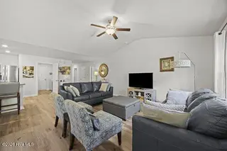 238 Poppleton Drive, Hampstead, NC 28443 – photo 23: m_23_living room