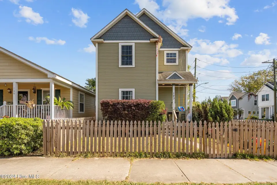 123 S 10th Street, Wilmington, NC 28401 — 3-bedroom home, Wilmington, NC, photo 1 of 3: 1-web-or-mls-DSC02605