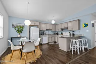 303 Osprey Ridge Drive South, Emerald Isle, NC 28594 – photo 5: Eat In Kitchen