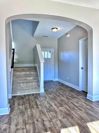 428 Mccall Drive, Jacksonville, NC 28540 – photo 7: Entyway