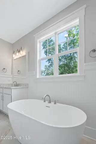 8113 Saltcedar Drive, Wilmington, NC 28411 – photo 23: Owners Bath