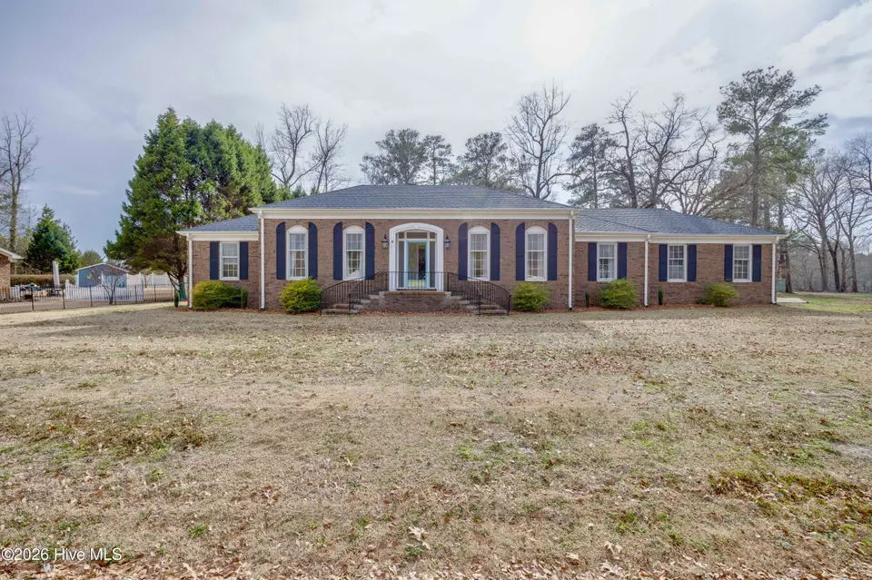 201 Dogwood Drive, Washington, NC 27889 – photo 1 of 43: 201 Dogwood Dr.