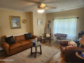 215 S Lee Avenue, Beulaville, NC 28518 — 2-bedroom home, Beulaville, NC, photo 5 of 17: Living Room