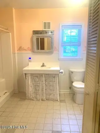 204 Kerry Court, Jacksonville, NC 28546 — 5-bedroom home in Windsor Manor, Jacksonville, NC, photo 21 of 53: Master Bath 1st Floor