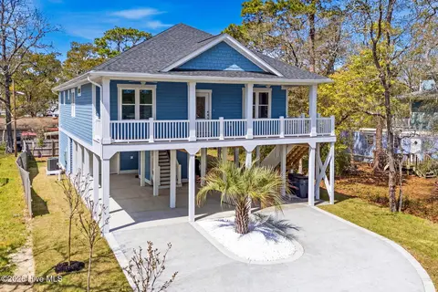 251 NE 66th St, Oak Island