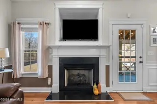 109 Fernie Lane, New Bern, NC 28560 – photo 8: Fireplace