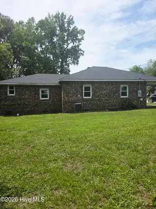 113 Cedar Street, Rocky Mount, NC 27803 – photo 13: left side of yard