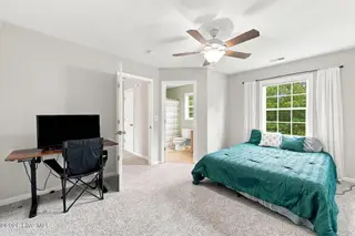 140 Crooked Run Drive, New Bern, NC 28560 – photo 13: Primary Bedroom