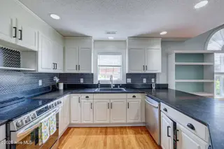 109 Lighthouse Drive, Carolina Beach, NC 28428 – photo 11: 109LighthouseDrive(22)