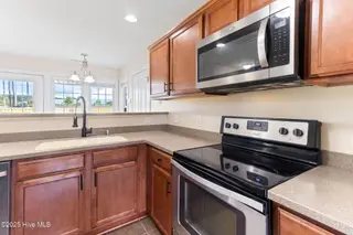 915 Savannah Drive, Jacksonville, NC 28546 – photo 18: 49-web-or-mls-IMG_0672