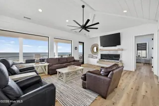1423 N Shore Drive, Surf City, NC 28445 – photo 16: 1423NShoreDriveInteriors-32