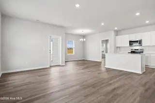 613 S Squires Run Lane, Richlands, NC 28574 – photo 12: Living Room