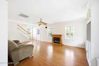 141 Crystal Road, Southport, NC 28461 — 3-bedroom home, Southport, NC, photo 10 of 40: 141 Crystal Rd Living 4