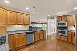 4422 Grey Oaks Court, Wilmington, NC 28412 – photo 14: 16_kitchen