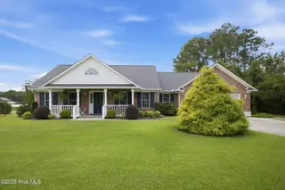 107 Silver Lake Court, Swansboro, NC 28584 – photo 2: 2-web-or-mls-590A5436