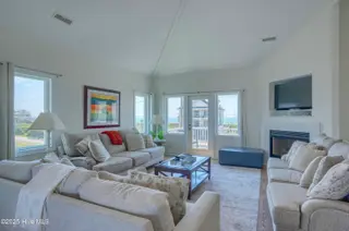 601 New River Inlet Road, North Topsail Beach, NC 28460 – photo 18: 601 New River Inlet Road - Interior - Ed