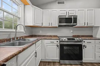 2066 Hunters Ridge Drive, Midway Park, NC 28544 – photo 6: 6-web-or-mls-2066 Hunters Ridge Dr. 18