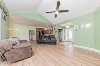 706 Daniel Lindsey Court, Sneads Ferry, NC 28460 — 3-bedroom home in Grantwood, Sneads Ferry, NC, photo 5 of 33: 11LIVING
