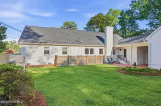 1925 Hawthorne Road, Wilmington, NC 28403 – photo 7: 043_1925_hawthorne_road-43_52