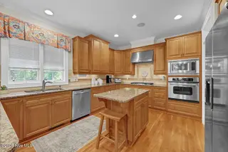 853 Gull Point Road, Wilmington, NC 28405 — 4-bedroom home in Landfall, Wilmington, NC, photo 18 of 52: 019_img_7547_698