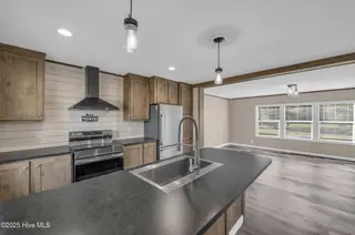 424 Turkey Creek Road, Rocky Point, NC 28457 — 4-bedroom manufactured home in Willows Bay, Rocky Point, NC, photo 12 of 47: 11_424 turkey creek rd-00011