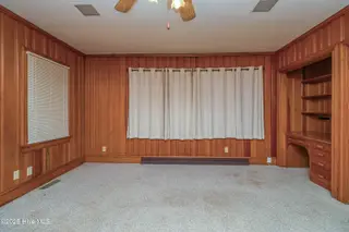 100 S Pineview Avenue, Goldsboro, NC 27530 – photo 7: Den