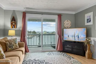 118 Lake Avenue 303, Morehead City, NC 28557 – photo 22: 18-web-or-mls-1S3A2224