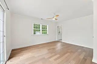 216 Carolina Pines Boulevard, New Bern, NC 28560 – photo 15: Another Large Living Area