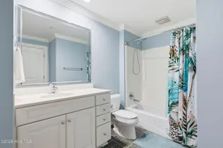 4425 Arendell Street 304, Morehead City, NC 28557 – photo 5: Guest Bath
