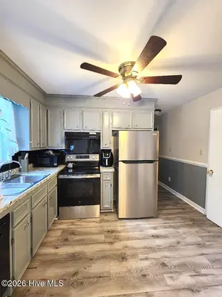 319 Oak Grove Avenue, Greenville, NC 27834 – photo 5: kitchen2
