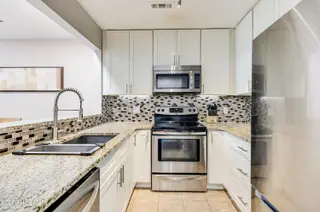 207 Saint Luke Court, Wilmington, NC 28409 — 2-bedroom waterfront townhome in Caneel Cove, Wilmington, NC, photo 16 of 44: 207 St. Luke-14