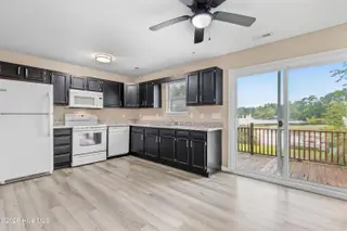 219 N Lake Keziah Drive, Southport, NC 28461 — 3-bedroom home in Boiling Spring Lakes, Southport, NC, photo 8 of 30: 219NLakeKeziahDr - 16