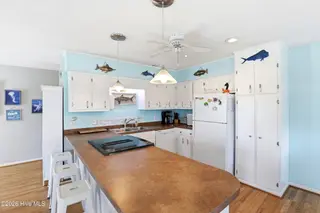 315 Brunswick Avenue W, Holden Beach, NC 28462 – photo 9: 11_315_brunswick_ave_w_011