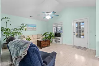609 Spartanburg Avenue, Carolina Beach, NC 28428 – photo 6