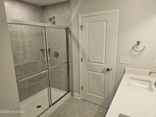 536 Glitter Bay Loop, Shallotte, NC 28470 — 5-bedroom home in Solserra, Shallotte, NC, photo 12 of 44: Owners Bath