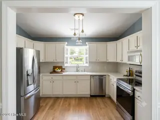 5195 Minnesota Drive SE, Southport, NC 28461 — 3-bedroom home in South Harbour Village, Southport, NC, photo 5 of 18