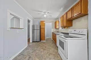 700 Henderson Drive, Jacksonville, NC 28540 – photo 14: 34-web-or-mls-_RAD1813