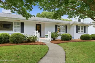 2112 Evans Street, Morehead City, NC 28557 – photo 4: 7-web-or-mls-1S3A7613