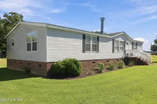 102 Wildcat Court, Richlands, NC 28574 — 3-bedroom manufactured home in Gregory Fork Acres, Richlands, NC, photo 7 of 55: 7-web-or-mls-IMG_4742